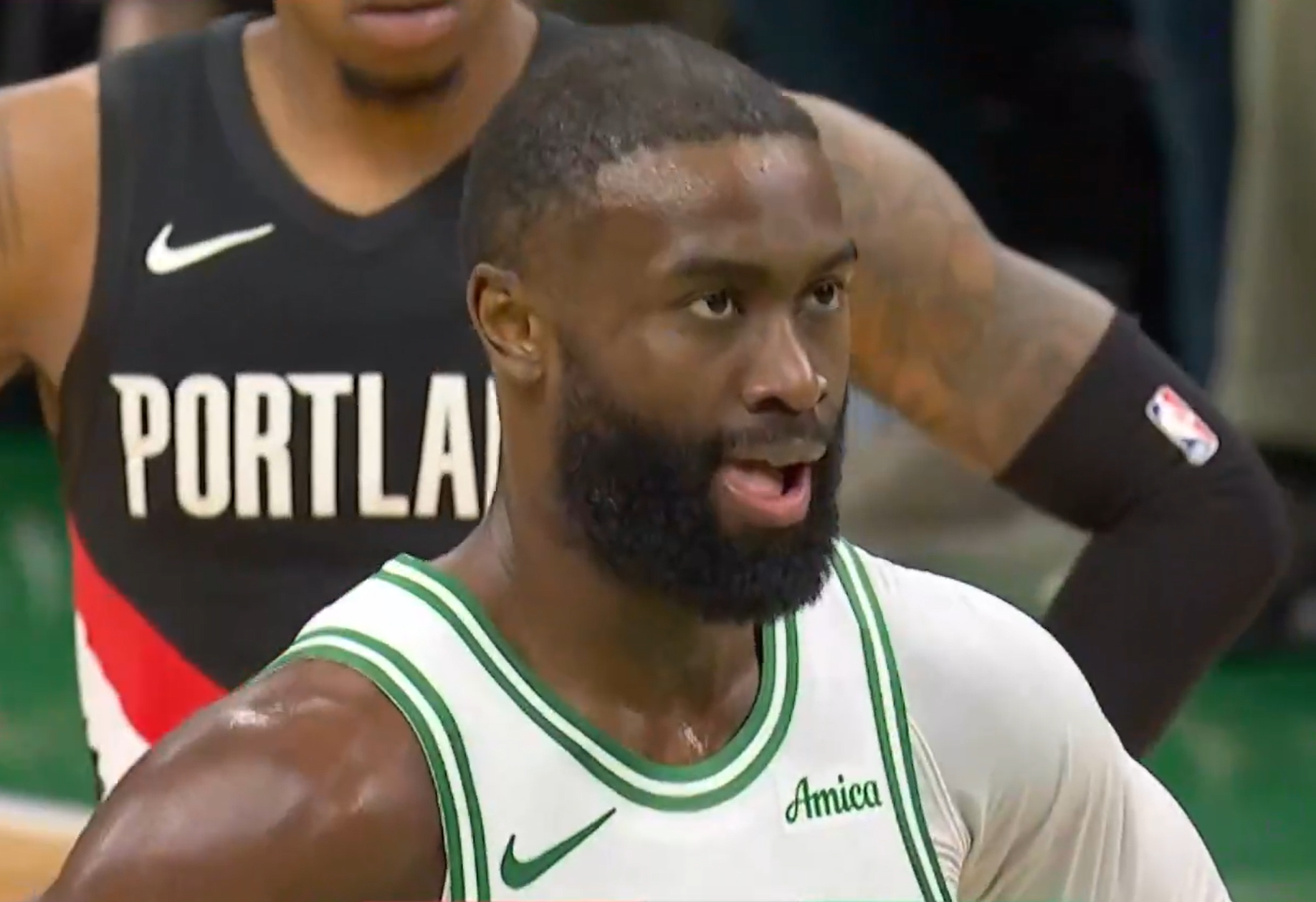 开云体育-中国官网登录入口-凯尔特人掀翻开拓者！杨瀚森坐冷板凳：全明星新秀给吕佩尔递毛巾