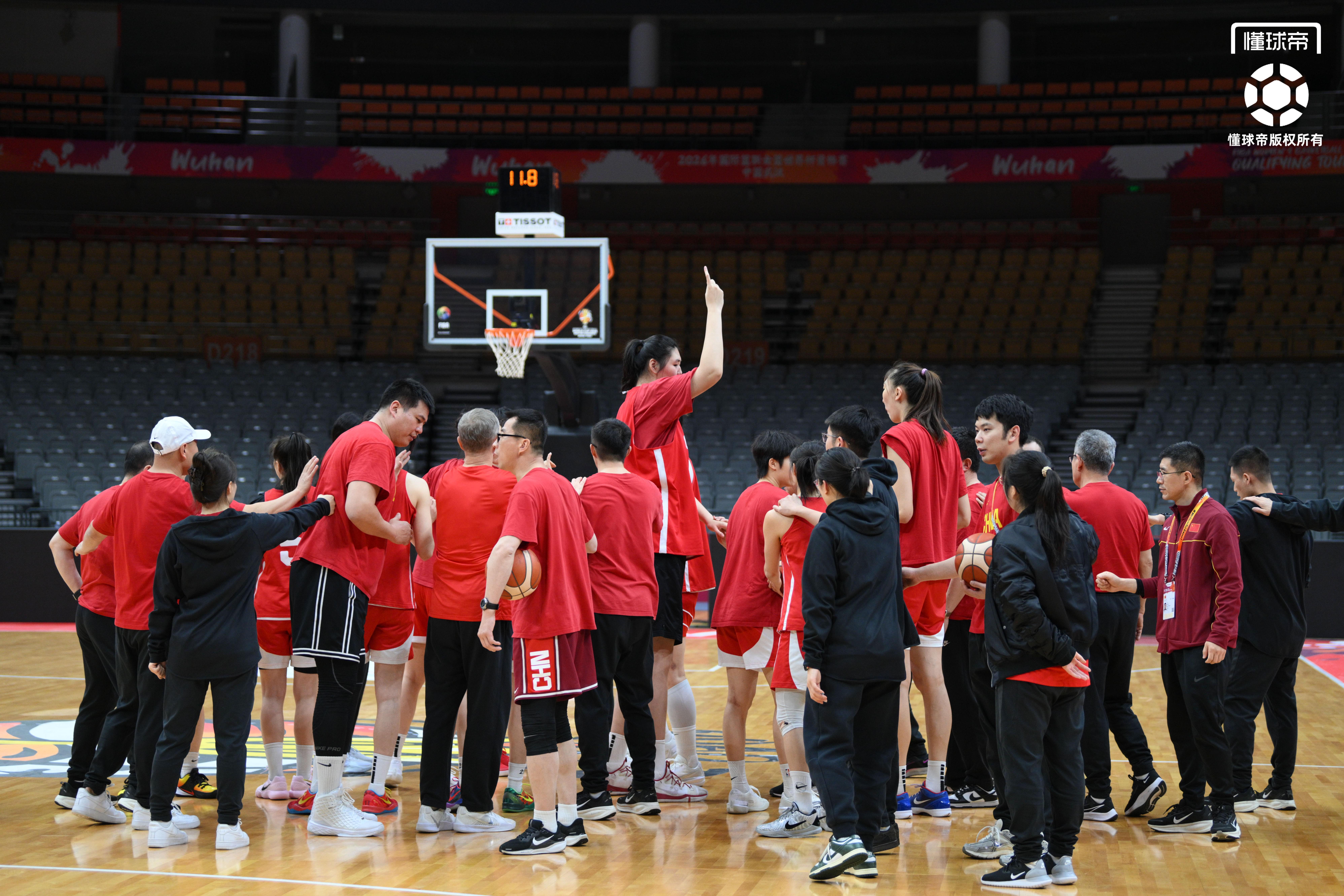 开云体育官网-中国女篮世预赛最后一练，王治郅到场观看&amp;amp;全队精神饱满